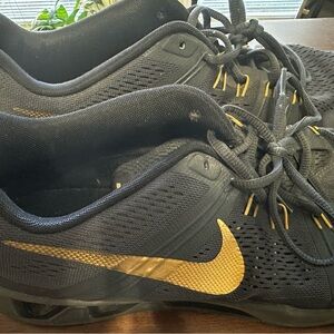 Nike Men's Black and Gold Athletic Sneakers